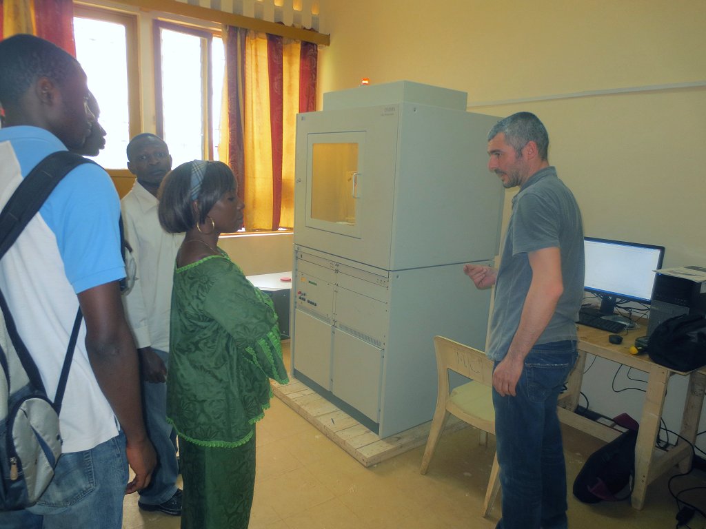 [Installing a diffractometer in Cameroon]