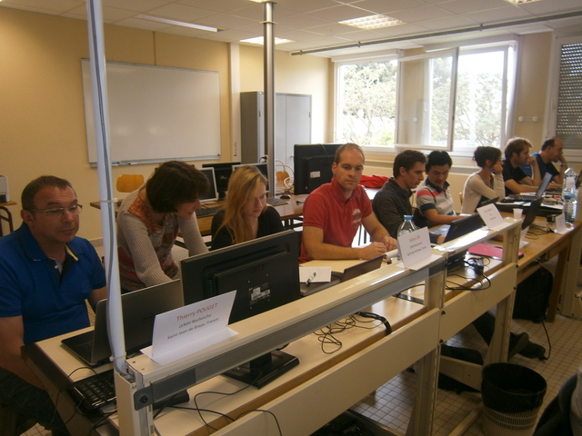 [2014: 5th International Workshop on Combined Analysis using X-ray and Neutron Scattering: Classroom session]