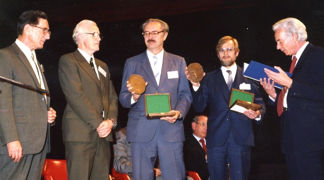 [1987: IUCr Congress and General Assembly: Ewald Prize]