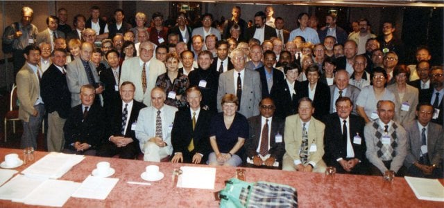 Executive Committee and Delegates at the 1999 Congress.