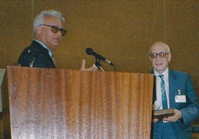 Presentation by President Mario Nardelli of the Ewald Prize to Boris Vainshtein at the Opening Ceremony of the 1990 Bordeaux Congress.