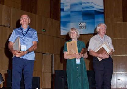 C. Giacovazzo, E. Dodson, G.M. Sheldrick.