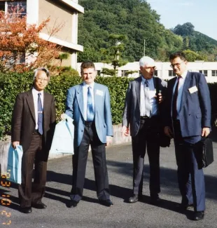 1993: Laboratory visit: Group photo
