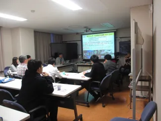 2016: Training Course on Symmetry and Group Theory: Visit to Photon Factory