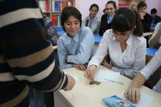 2013: Frontiers of Crystallography Workshop: School visit