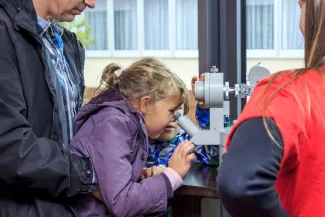 2014: Alice im Kristall-land: An open crystallography day for the general public