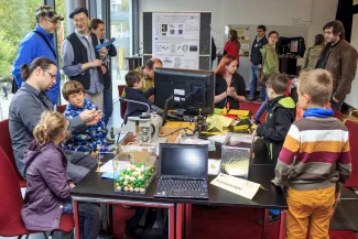 2014: Alice im Kristall-land: An open crystallography day for the general public