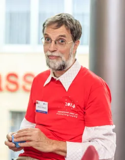 2014: Alice im Kristall-land: An open crystallography day for the general public