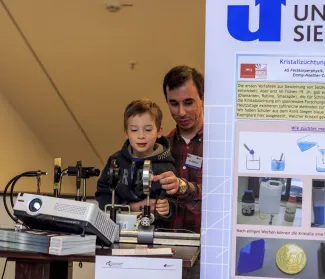 2014: Alice im Kristall-land: An open crystallography day for the general public