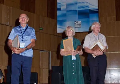 C. Giacovazzo, E. Dodson, G.M. Sheldrick.