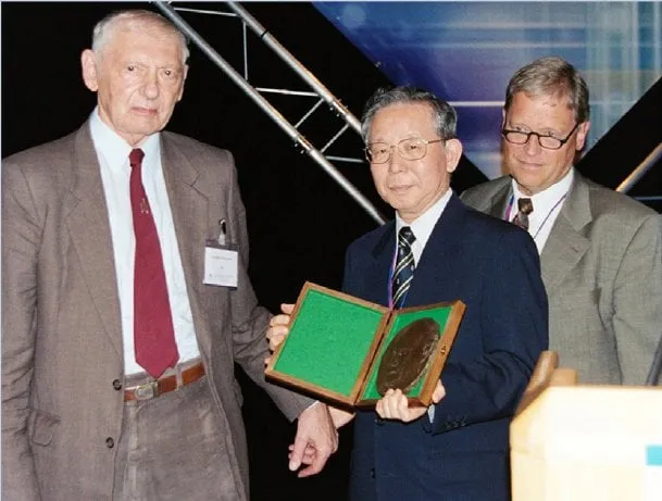 Michael Woolfson is awarded the sixth Ewald Prize at the Opening Ceremony of the IUCr Congress in Geneva.