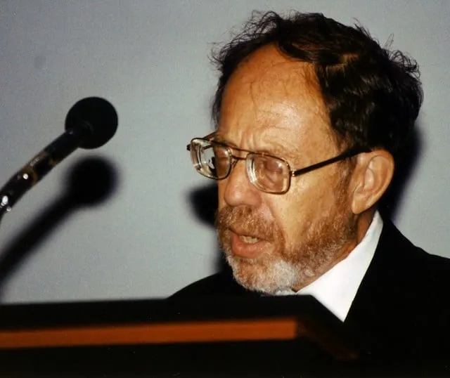 Michael Rossmann.