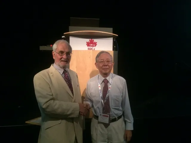 John Steeds, Michiyoshi Tanaka winning the Gjønnes medal