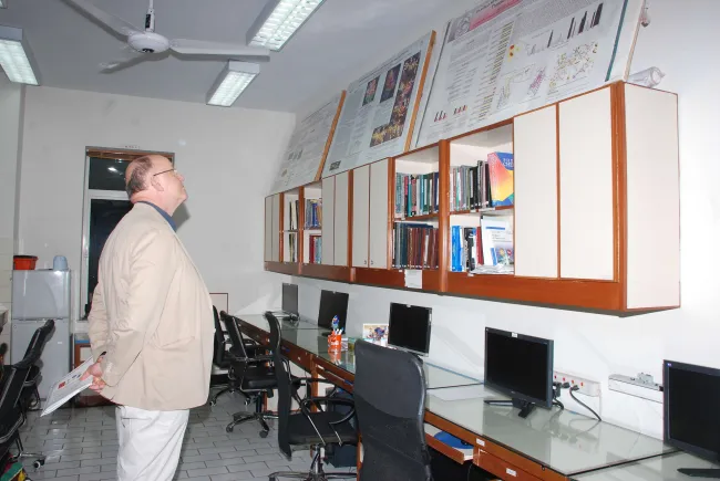 2014: South Asia Summit Meeting on Vistas in structural chemistry: Laboratory visit