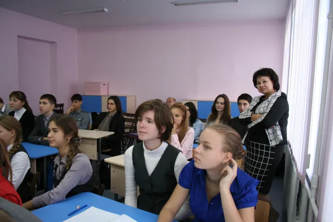2013: Frontiers of Crystallography Workshop: School visit