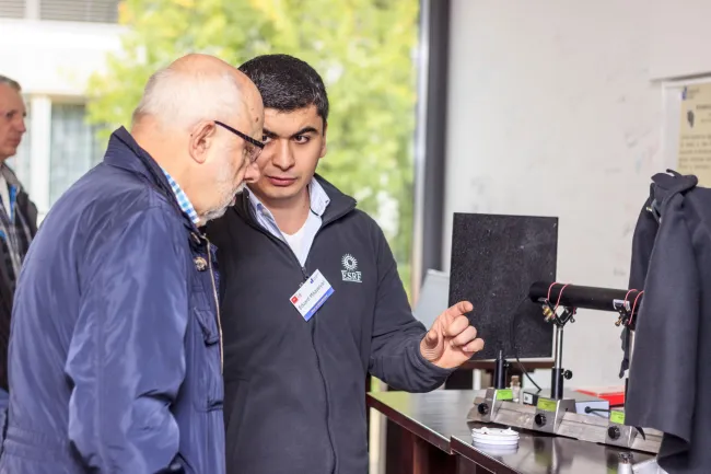 2014: Alice im Kristall-land: An open crystallography day for the general public