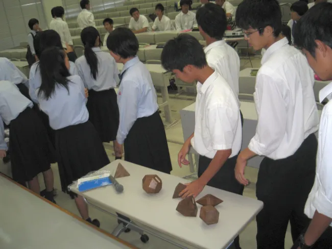 2013: Crystallographic Society of Japan Annual Meeting: Exhibition and hands-on demonstrations