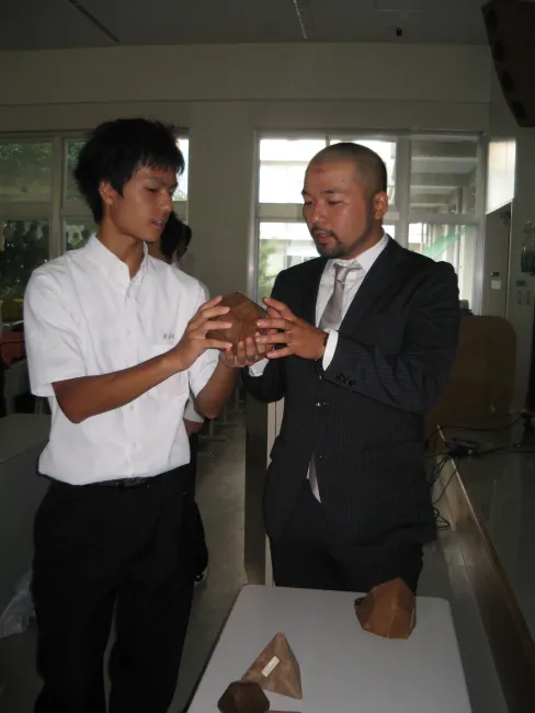2013: Crystallographic Society of Japan Annual Meeting: Exhibition and hands-on demonstrations